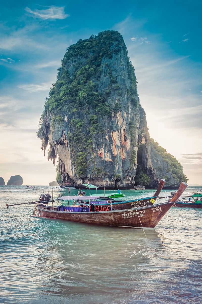 Thailand Boot Felsen.jpg