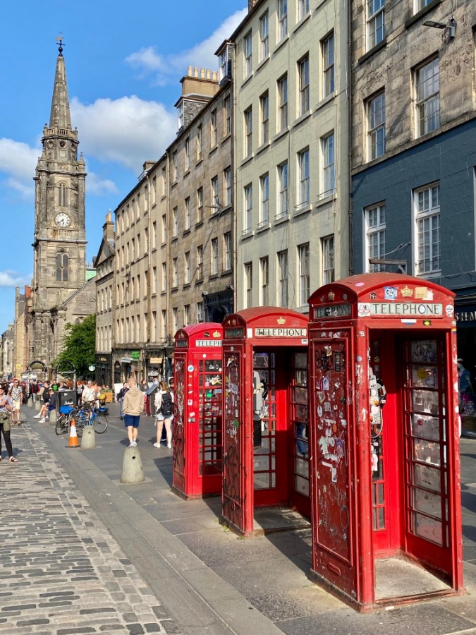 Edinburgh_Old Town_Street.jpg