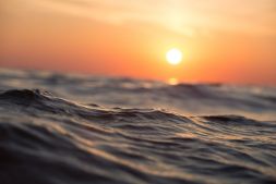 sonnenuntergang Meer Wellen.jpg