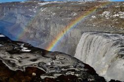 Island Wasserfall mit Regenbogen.jpg