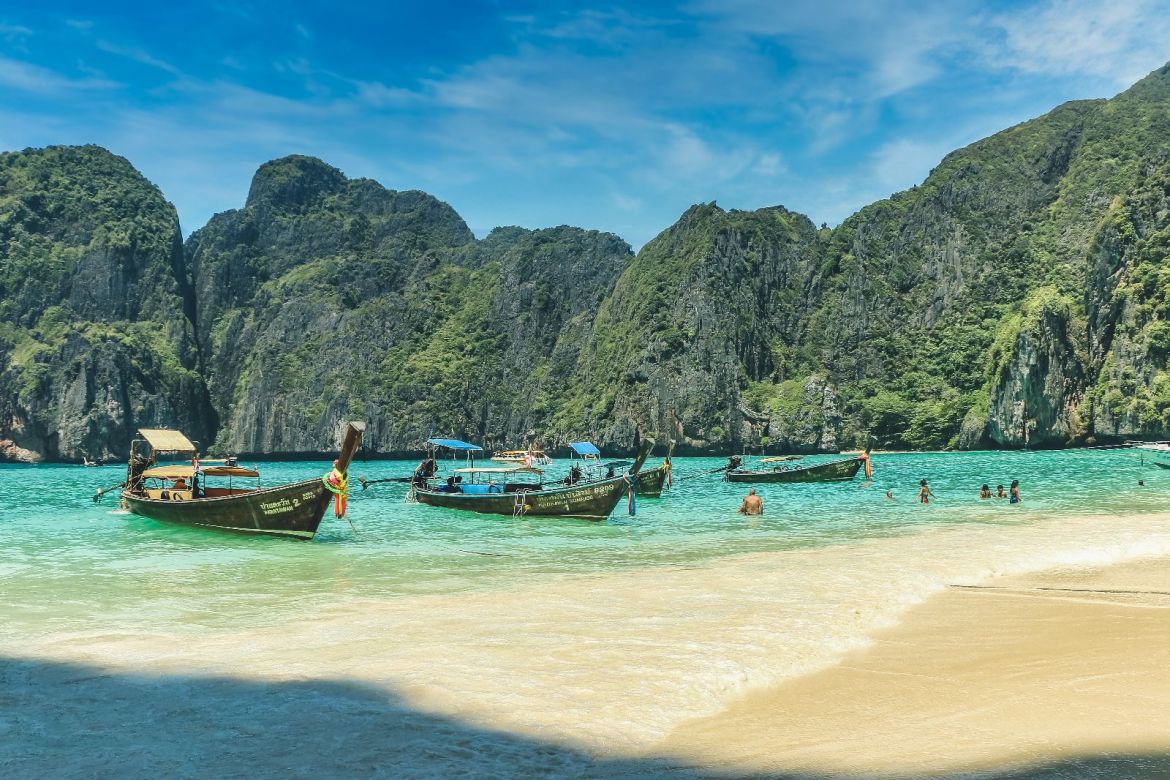 Thailand Boote Strand.jpg