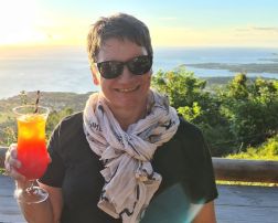Esthi-mit-DrinkAusschnitt.jpg
