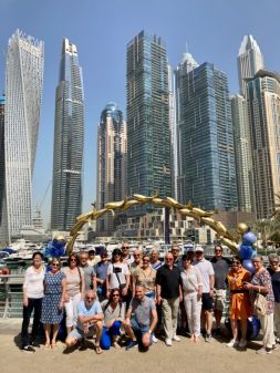 Gruppenbild Dubai.jpg